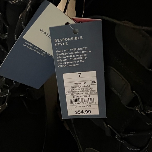 NWT waterproof snow boots. Size 7. - Picture 3 of 6